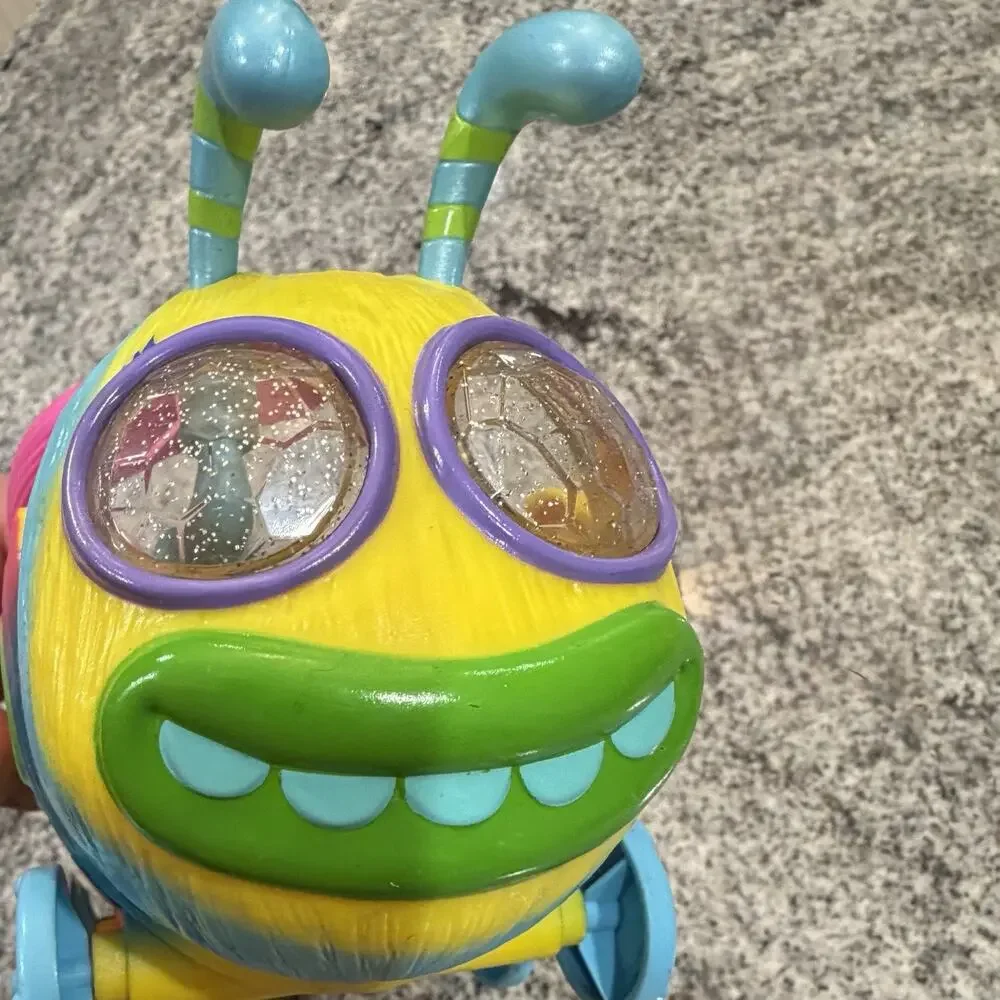 DreamWorks Trolls Poppy World Tour Ride Caterpillar/Caterbus Bus Playset Vehicle